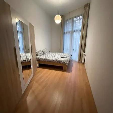 Top Location Apartments *