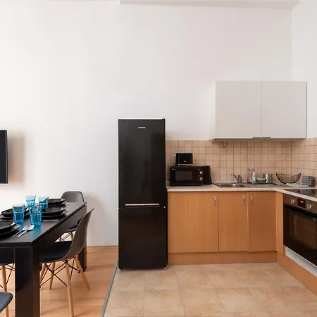 Top Location Apartments *